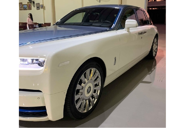 Rolls-Royce Phantom VIII bien Lao xuat hien tai Viet Nam ngay nam 2019-Hinh-5