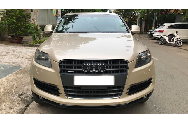 Xe sang Audi Q7 dung 13 nam gia chi 650 trieu tai Sai Gon-Hinh-2