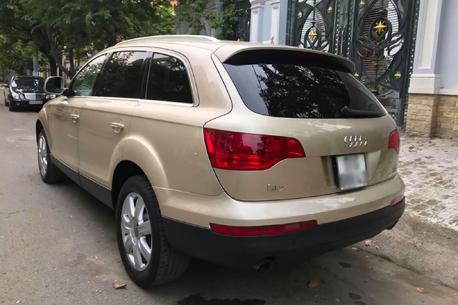 Xe sang Audi Q7 dung 13 nam gia chi 650 trieu tai Sai Gon-Hinh-4