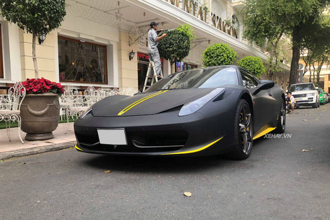 Ngam sieu xe Ferrari 458 Spider gia hon 15 ty tren duong pho Sai Gon