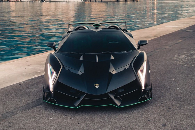 Hoang tu A Rap rao ban sieu xe Lamborghini Veneno 141 ty dong