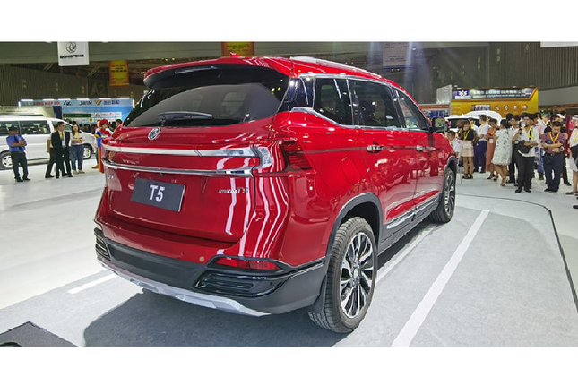 SUV tam trung Dongfeng T5 ve Viet Nam voi gia 689 trieu dong-Hinh-6