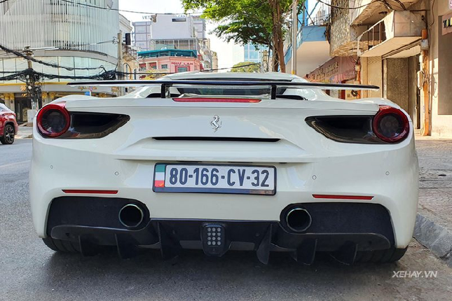 Ngam Ferrari 488 Spider hon 15 ty dao xuong pho Sai Gon-Hinh-4