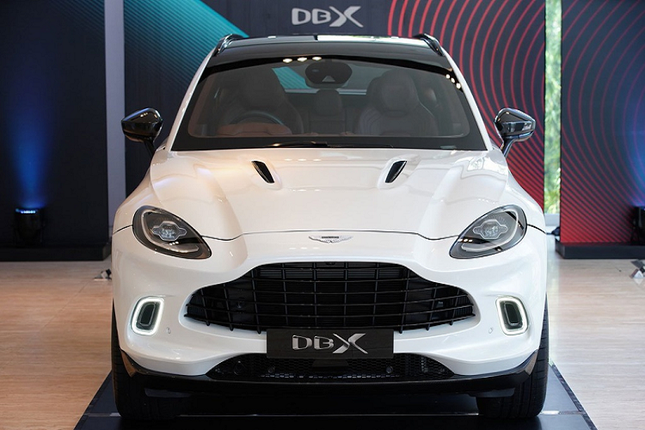 Can canh Aston Martin DBX V8 hon 15 ty dong-Hinh-2