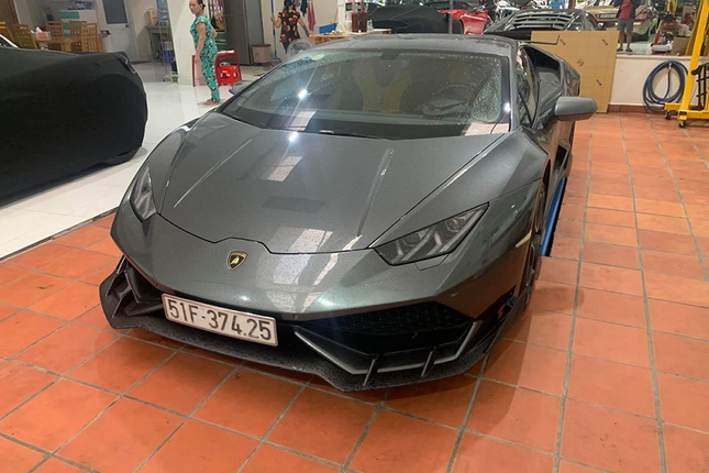 Can canh sieu xe Lamborghini Huracan lan banh hon 13.00km, co gia den 12,5 ty tai TP HCM