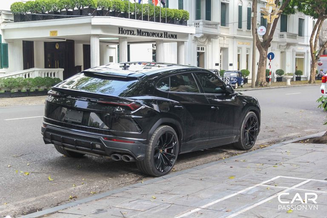 Sieu SUV Lamborghini Urus mau doc la co gia hon 20 ty-Hinh-2