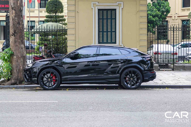 Sieu SUV Lamborghini Urus mau doc la co gia hon 20 ty-Hinh-3