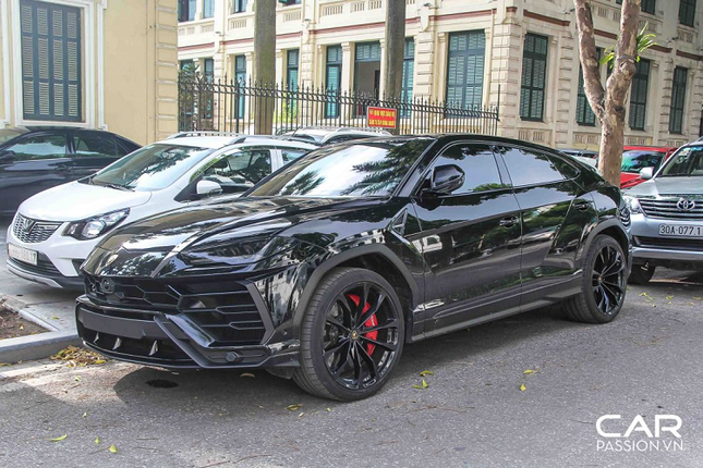 Sieu SUV Lamborghini Urus mau doc la co gia hon 20 ty