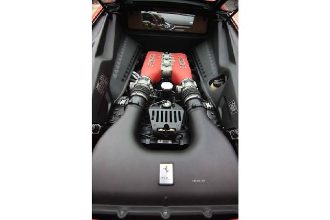 Sieu xe Ferrari 458 Italia do ruc tren pho Sai Gon-Hinh-5