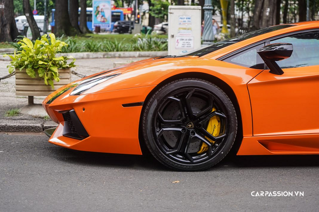 Can canh sieu xe Lamborghini Aventador LP700-4 gia 20 ty-Hinh-2