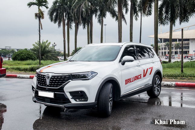 Xe tau Brilliance V7 gia 700 trieu co gi thu vi?