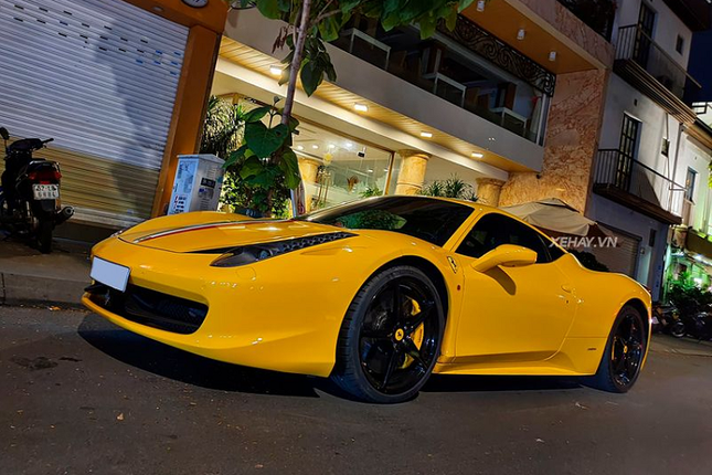 Can canh sieu xe Ferrari 458 Italia mau doc o Sai Gon co gia hon 5 ty-Hinh-3