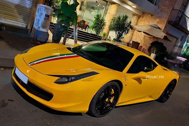 Can canh sieu xe Ferrari 458 Italia mau doc o Sai Gon co gia hon 5 ty