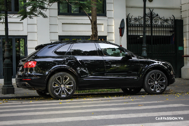 Can canh Bentley Bentayga Design Series gan 20 ty cua dai gia Ha Noi-Hinh-2