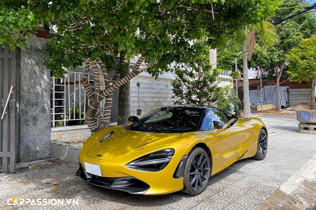 Can canh sieu xe McLaren 720S Spider dau tien tai Da Nang