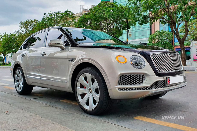 Can canh xe sieu sang Bentley Bentayga Mulliner tren duong pho Sai Gon-Hinh-2