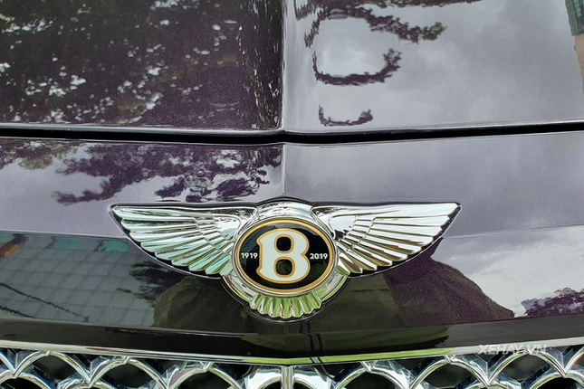 Can canh xe sieu sang Bentley Bentayga Mulliner tren duong pho Sai Gon-Hinh-5