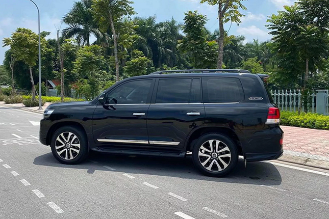 Can canh Toyota Land Cruiser 2018 nhap tu Nga co gia hon 6 ty-Hinh-9