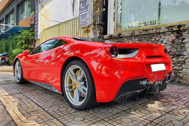 Ngam Ferrari 488 GTB tung la cua dai gia Dang Le Nguyen Vu-Hinh-7