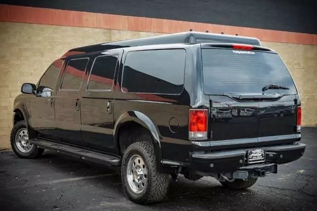 Can canh Ford Excursion chong dan chi 1,95 ty dong-Hinh-13