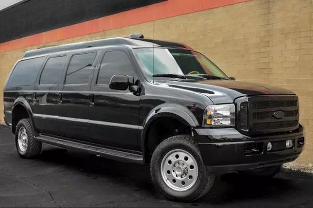 Can canh Ford Excursion chong dan chi 1,95 ty dong-Hinh-3