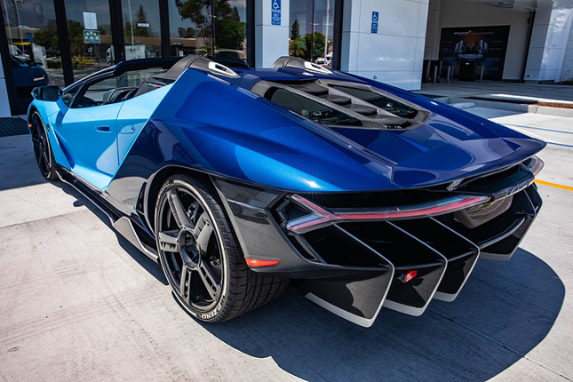 Ngam Lamborghini Centenario mui tran cu nhung gia toi 2,6 trieu USD-Hinh-2