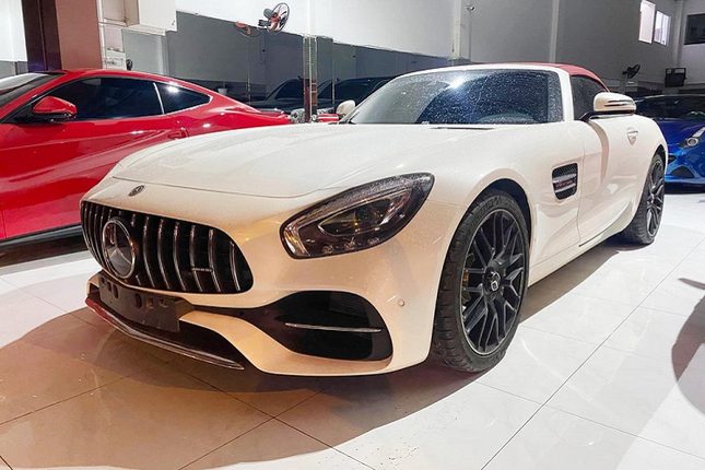 Can canh xe Mercedes-AMG GT Roadster gia hon 10 ty cua dai gia Sai Gon-Hinh-9