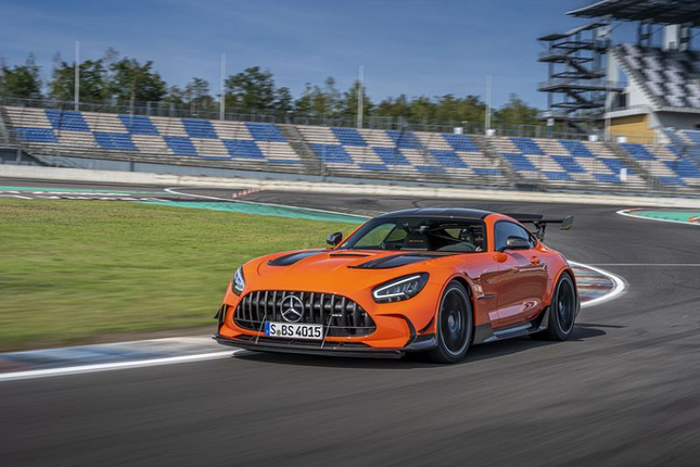 Sieu xe the thao Mercedes-AMG GT Black Series 2021 gia hon 10 ty dong