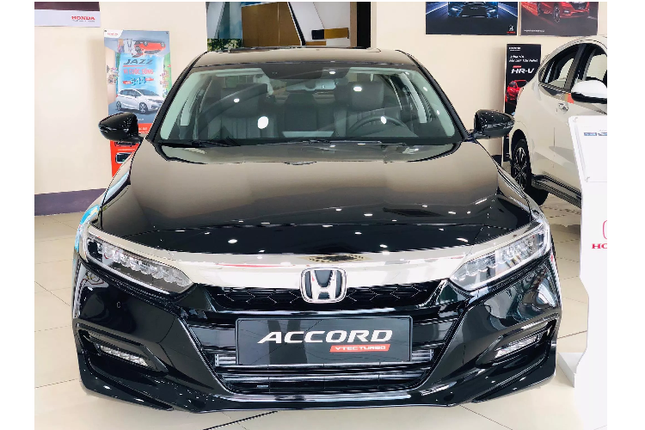 Honda Accord giam 150 trieu dong tai dai ly, 