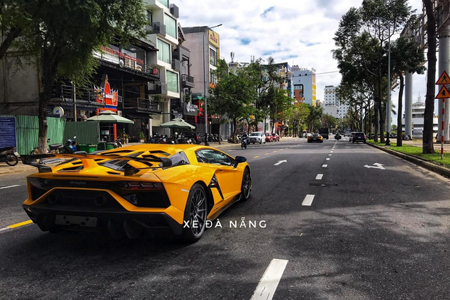 Ngam Aventador SVJ va McLaren 720S Spider gia hon 70 ty dong tai Da Nang-Hinh-3