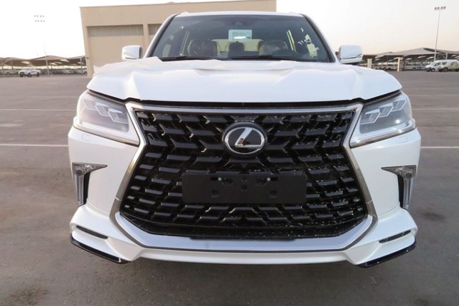 Can canh Lexus LX570 S gia gan 10 ty ve Viet Nam-Hinh-2