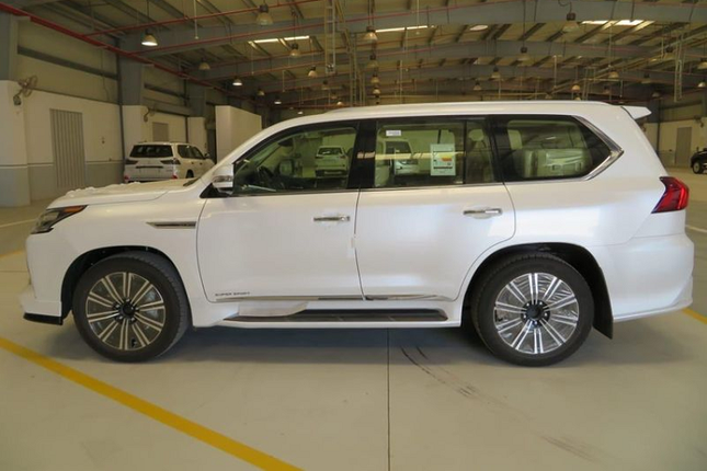 Can canh Lexus LX570 S gia gan 10 ty ve Viet Nam-Hinh-5