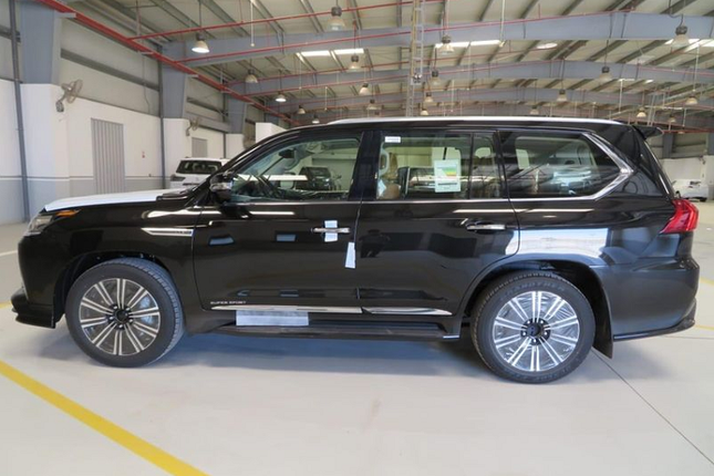 Can canh Lexus LX570 S gia gan 10 ty ve Viet Nam-Hinh-6