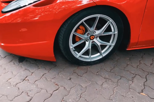 Sieu xe Ferrari 458 Italia chi 249 trieu dong?-Hinh-3