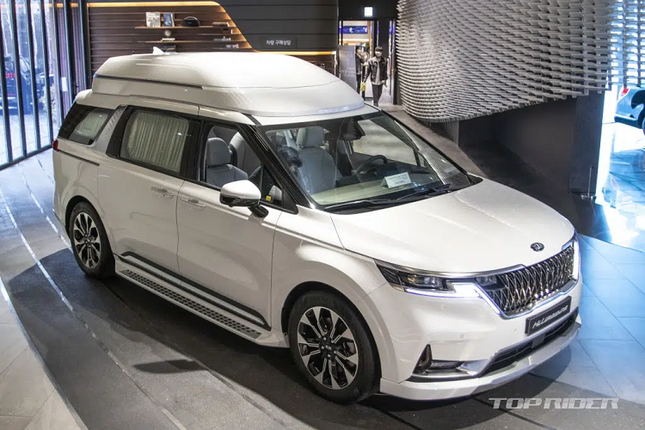 Kia Sedona High Limousine 2021 co gia hon 1,2 ty