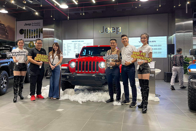 Jeep chinh hang ra mat tai Viet Nam gia gan 3 ty dong