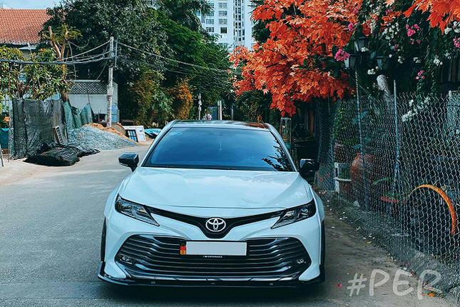 Toyota Camry 2020 do body doc nhat Viet Nam-Hinh-2