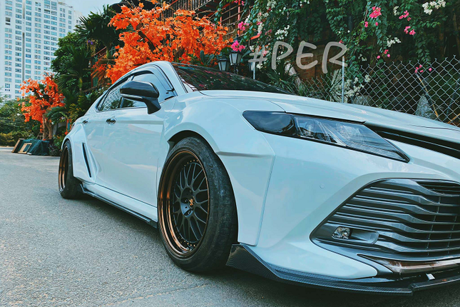 Toyota Camry 2020 do body doc nhat Viet Nam-Hinh-3