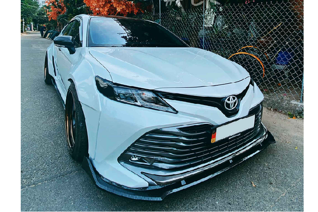 Toyota Camry 2020 do body doc nhat Viet Nam-Hinh-7