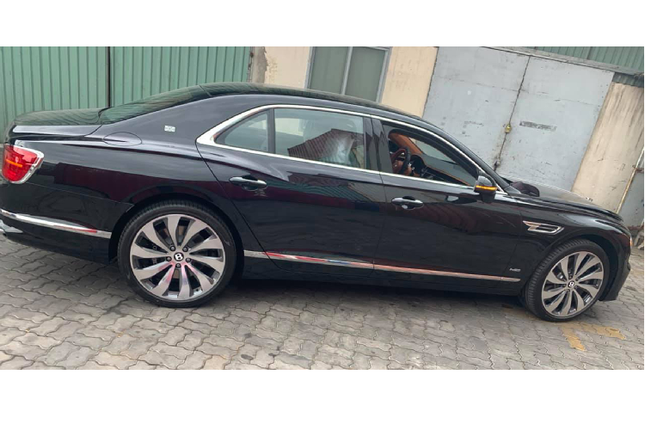 Can canh xe sieu sang Bentley Flying Spur W12 gia gan 30 ty ve Viet Nam-Hinh-2