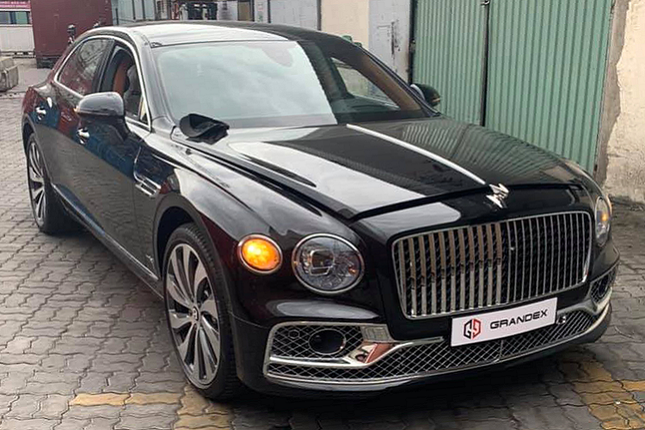 Can canh xe sieu sang Bentley Flying Spur W12 gia gan 30 ty ve Viet Nam