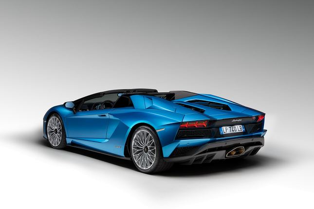 Can canh Lamborghini Aventador Roadster hon 37 ty ruoc dau tai Hai Phong-Hinh-6