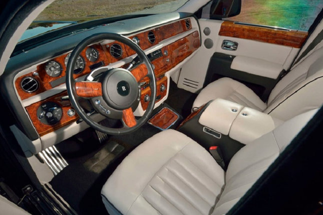 Rolls-Royce Phantom cua ong Donald Trump co gia khoang 300.000 USD-Hinh-4