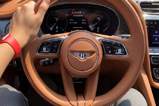 Chi tiet Bentley Bentayga V8 2021 gia hon chuc ty dong vua ve Viet Nam-Hinh-4