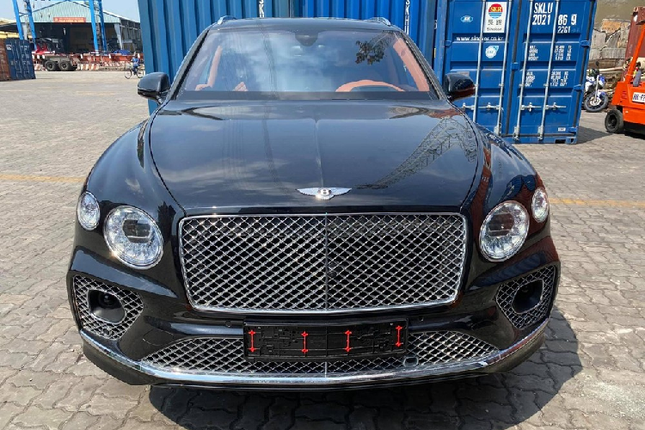 Chi tiet Bentley Bentayga V8 2021 gia hon chuc ty dong vua ve Viet Nam