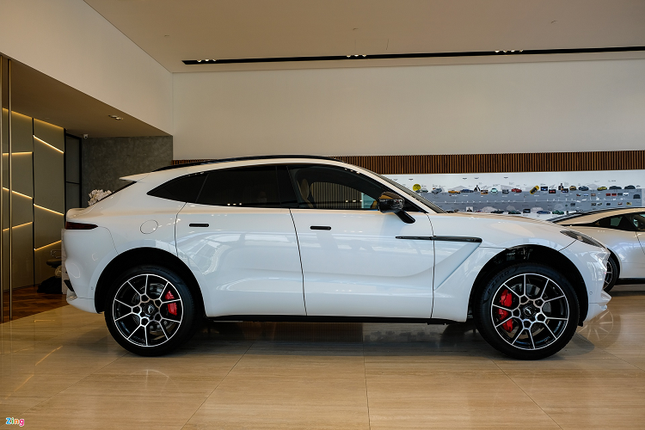 Chiem nguong sieu SUV Aston Martin DBX gia hon 16 ty dong-Hinh-4