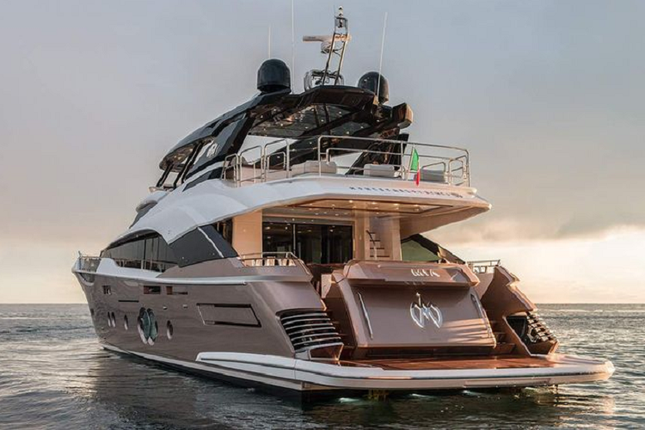 Xem du thuyen Monte Carlo Yachts MCY gia gan 250 ty dong cua gioi sieu giau-Hinh-3