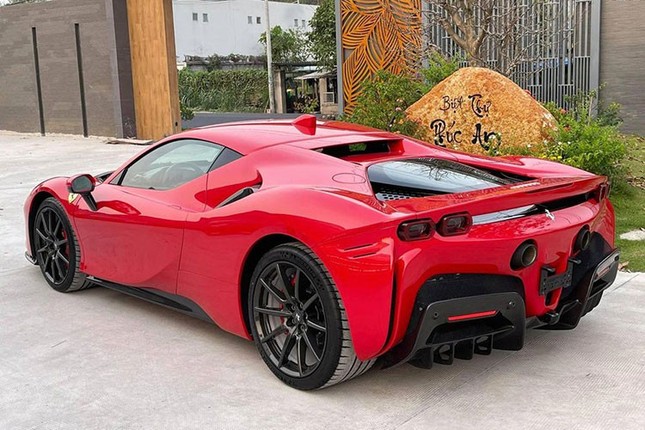 Dai gia Sai Gon chi dong tien mua sieu xe Ferrari SF90 Stradale va F8 Spider-Hinh-7