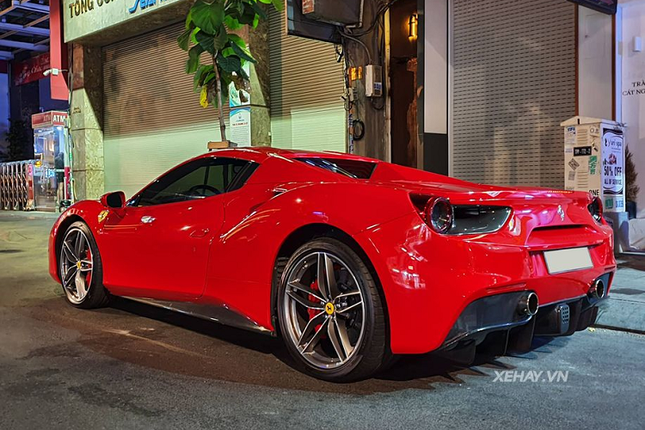 Ngam sieu xe Ferrari 488 Spider cua dai gia Sai Gon-Hinh-5