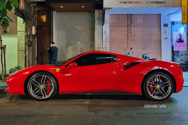 Ngam sieu xe Ferrari 488 Spider cua dai gia Sai Gon-Hinh-6